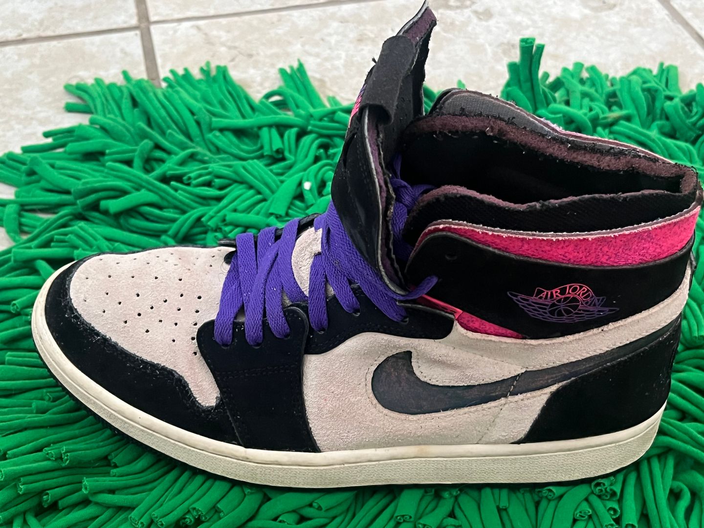 Rare Nike Air Jordan 1 "Paris Saint-Germain" High Top Sneakers - Used