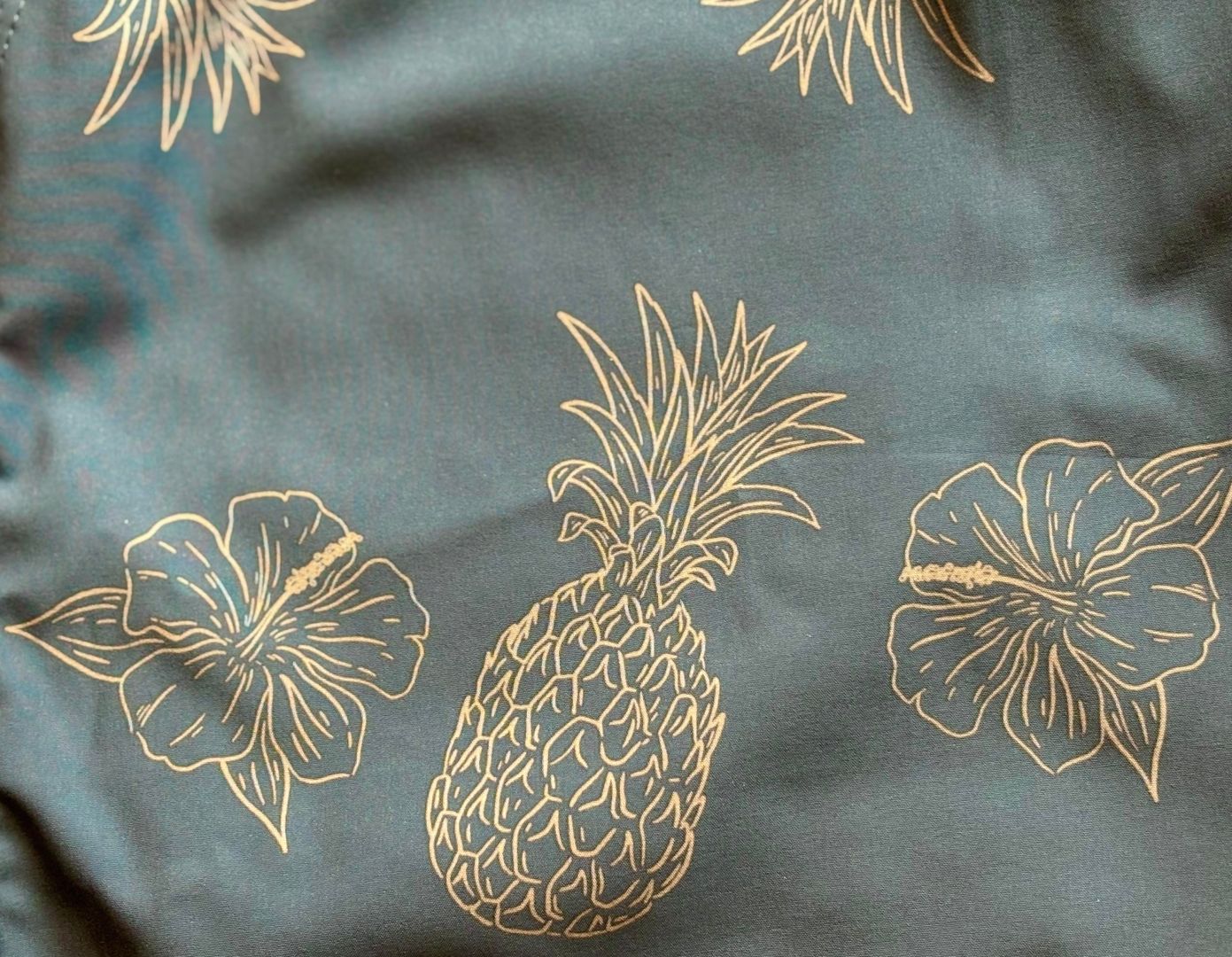 Hurley Volley Swim Shorts - Men's Medium - Blue Pineapple Print - NWT