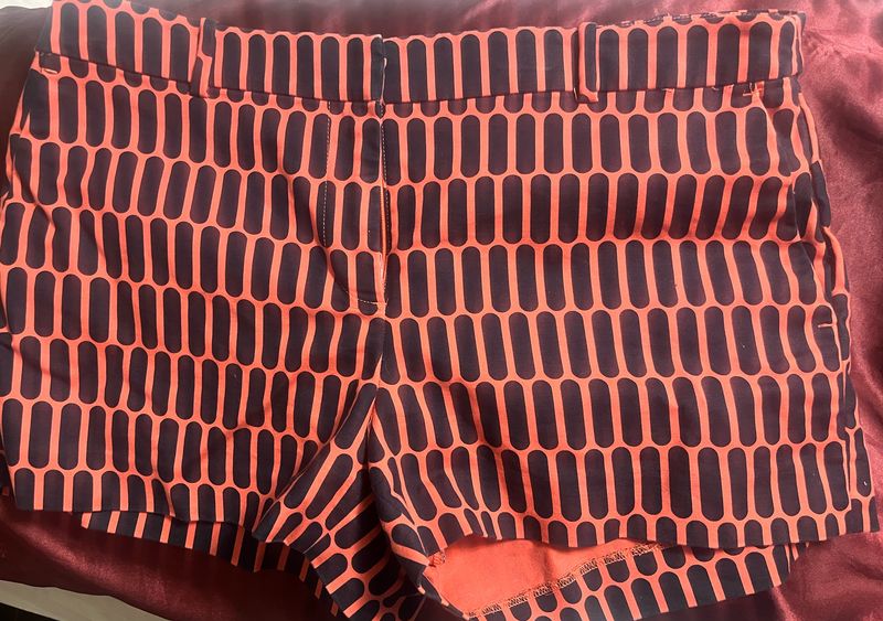 Chic Women's Coral & Navy Patterned, Tailored Shorts - Size 10