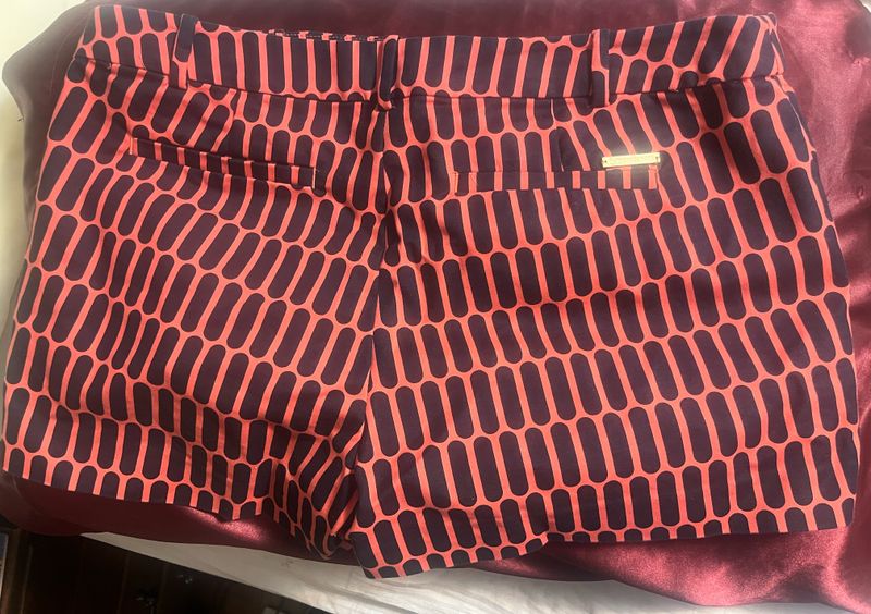 Chic Women's Coral & Navy Patterned Tailored Shorts - Size [Insert Size Here]